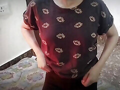 desi tante ka chuchi daba daba kar pela