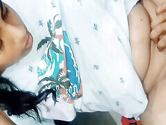 Desi bhabhi ki chut me finger kar pani nikala, pani nikala 3 times in a row