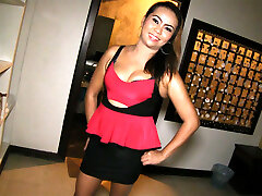 Mature Thai BBW MILF fucks a farang
