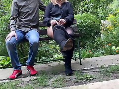 sexy mama zeigt beim masturbieren, was spritzen ist