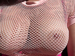italienische milf mit großen titten artemisia love zeigt ihre geilen großen titten im freien und lässt sie hüpfen