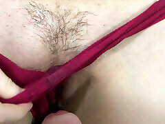 sperme dans une culotte rouge mouillée, pussyjob
