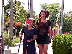 abuela peluda haciendo un adolescente pervertido