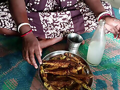 aaj housewife ne daru piya machhi ke sath