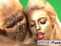 Gold painted lesbian hotties get it on