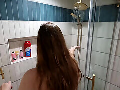 ich lutsche schwanz in der dusche