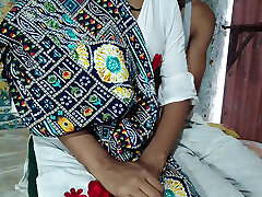 Desi bhabhi ki chudayi se nikala pani