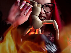 die puppe in meiner hand, feuer im kessel
