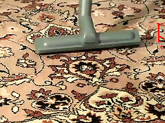 Maid Regina Noir cleans the apartment with a vacuum cleaner. 279 07 1