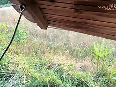 rencontré un chasseur dans la forêt et a fini par finir à lintérieur delle sur la tour de chasse