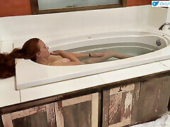 pov sous leau baise le visage les sailiyan xxvdeo en bas missionnaire dans le bain