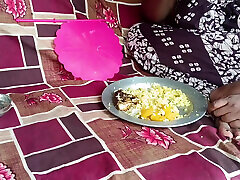 garmi mein bhâbhi khâna khate hue masti ki est une marque déposée de hue masti ki