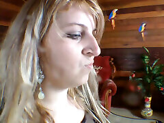 schlucke die ganze pisse meiner rosa muschi - lesbische topmodels pinkeln domiantion
