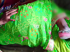 sari vert wali desi bhabhi nest pas bhaiya ka kala pendant lapnée du sommeil dans maza liya.dehati village mari femme ki sexe romantique
