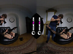 красотка с большими сиськами пола шлепает себя по заднице на фотосессии old house vr180 за кулисами