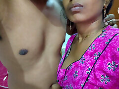 Sadi Vali bhabhi xxx - bhabhi Apne devar ka sar ki masaj kar rahe hain uske bad devar bhabhi ko ek nai Sadi dilata hai bhabhi aaj khush he.