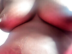massaggiare le mie tette piccole