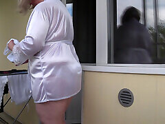je regarde un voisin dodu sur le balcon. big boobs xxxy video ass sex camyoururl en culotte blanche. pawg