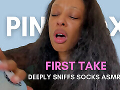 rosa foxx schnüffelt tief an socken asmr erste aufnahme