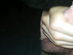 18 jahre alter junge mit größerem langem schwanz