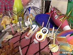 TEENRS.com birthday zadovoljstvo orgazma cumshot