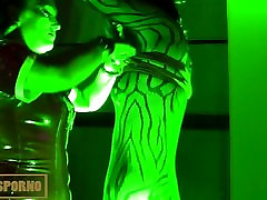 Shibari-show im Erotik-festival