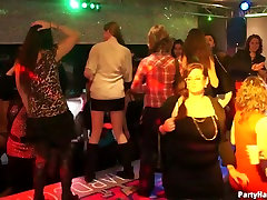Zealous and desi chud ka pani chicks stand on kneels for sucking dicks in the club