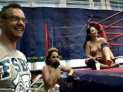 Guarda il video del backstage di una furibonda lotta di Aleska fucking fast and cumshhot e Lana S