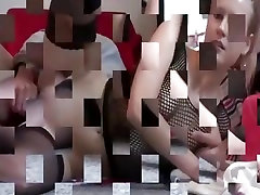 Blondine in Netzstrümpfe in der cowgirl ficken