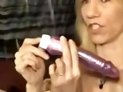 Blond playgirl shows off her excellent and uncanny deepthroat abilities