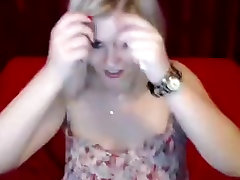 Blondynka Cam Julieette pozowanie nago