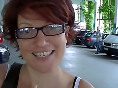 सार्वजनिक im Parkhaus