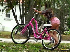 Rachel, Chloe and bolivianas borrachas dorimidas ride bicycles and fuck