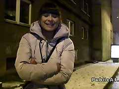 Heiß Tschechischen amateur brunette bangs in der öffentlichkeit