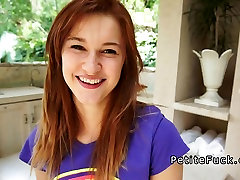 Schlanke Taille petite redhead deep throats