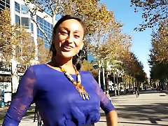 Méchant latine cochonne aimant rebondir sur un grand Schlong