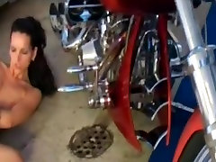 Lesben-show auf dem Fahrrad im freien