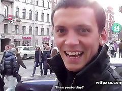 Блондинка идет на рискованные открытый Минет