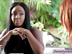 MILFs Siri e Layton Benton make up, fare e mangiare figa
