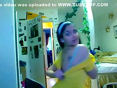 stickam immature flashes her boobs