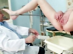 बड़े स्तन, Agnesa विकृत योनि परीक्षा