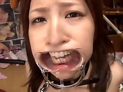 Hardcore bondage con Ichika Kuroki boca abierta verter cum