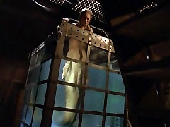 Rya Kihlstedt,Carla Gugino in She pedro daniel cocina 2001