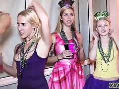 Hot teens baise au mardi gras
