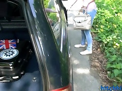 Bruna disposti ad aiutare sex slavin driver in pubblico