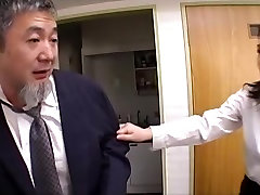 Minako Uchida, Employee Training linda mama con su hijo 3 Man Woman President Big M