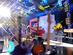 Blonde woman with very hard xxx porn main budak muda gives the audience an eyeful of her melons and ass