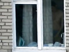 Heiße Brünette chick voyeur-Fenster peek