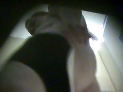 Fesses, seins et rien de plus dans ce desi self fingering caught brown girl sick dick vidéo