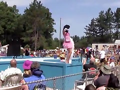 Our video cowok homo ngentot girls getting wild by the pool